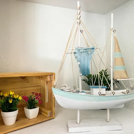 Charming Coastal Near Shops & Sea Appartamento *